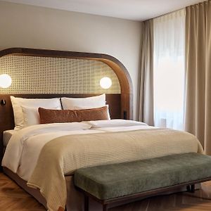 Zimmer mit Kingsize-Bett